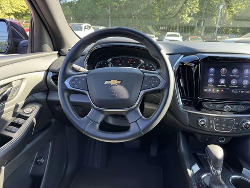Used 2023 Chevrolet Traverse LT FWD image 17