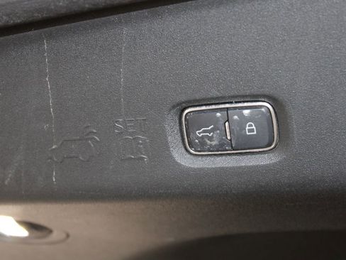 Used 2025 Lincoln Navigator Reserve image 18