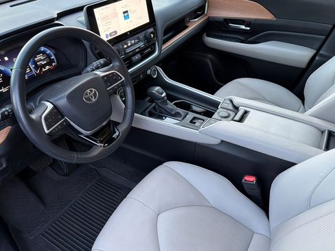 Used 2024 Toyota Grand Highlander Limited image 11