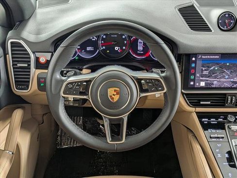 Used 2023 Porsche Cayenne Platinum Edition image 15