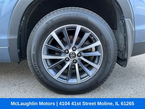 Used 2017 Toyota Highlander XLE image 15