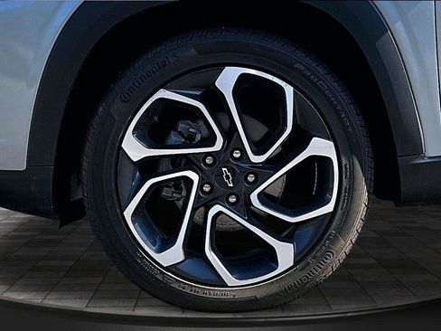 Used 2024 Chevrolet Trax RS w/ Sunroof Package FWD image 9