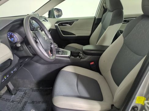 Used 2019 Toyota RAV4 XLE w/ Convenience Package AWD/4WD image 12