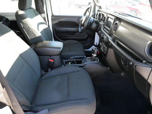 Used 2022 Jeep Wrangler Willys image 11