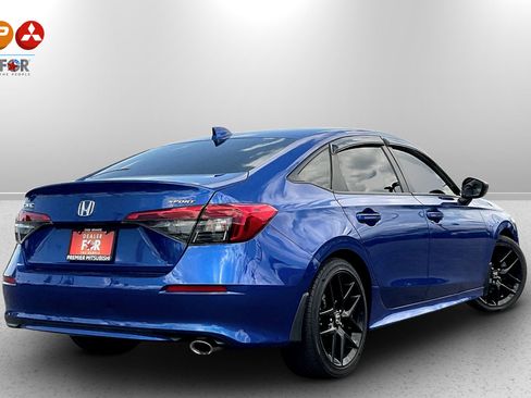 Used 2022 Honda Civic Sport image 2