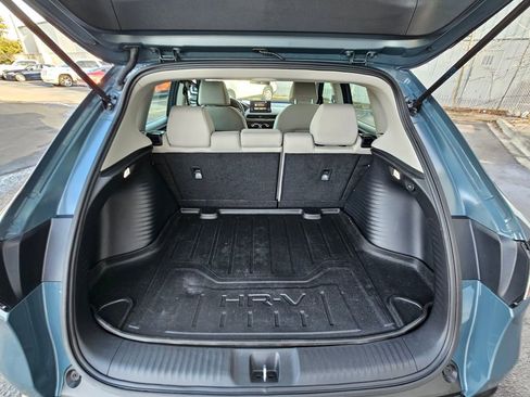Used 2025 Honda HR-V LX image 9