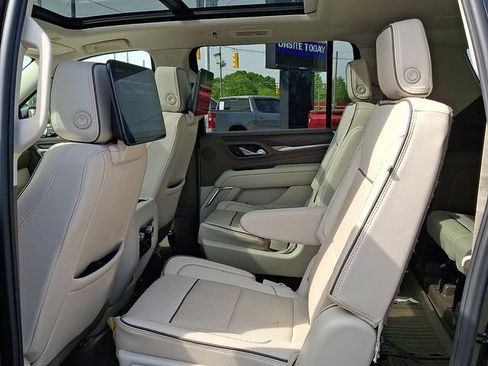 Used 2024 GMC Yukon XL Denali image 9