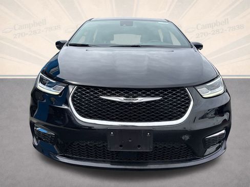 Used 2025 Chrysler Pacifica Select image 9