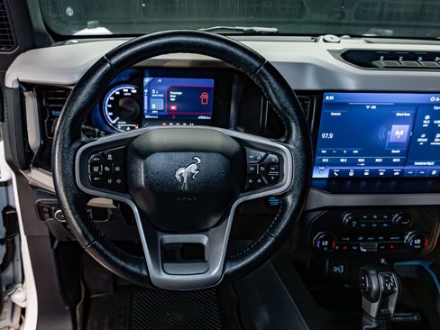 Used 2023 Ford Bronco Wildtrak image 19