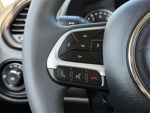 Used 2023 Jeep Renegade Latitude image 11