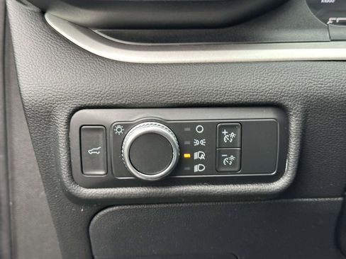 Used 2022 Ford Explorer XLT image 31