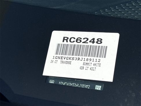 Used 2024 Chevrolet Traverse LT image 32