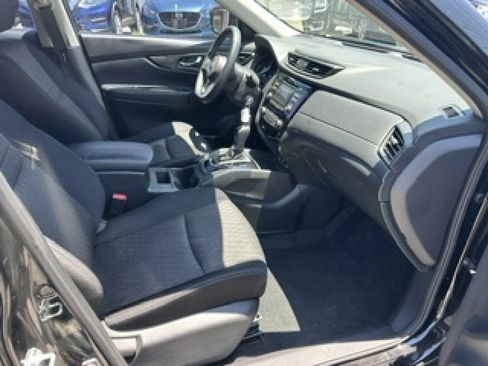 Used 2017 Nissan Rogue S FWD image 11