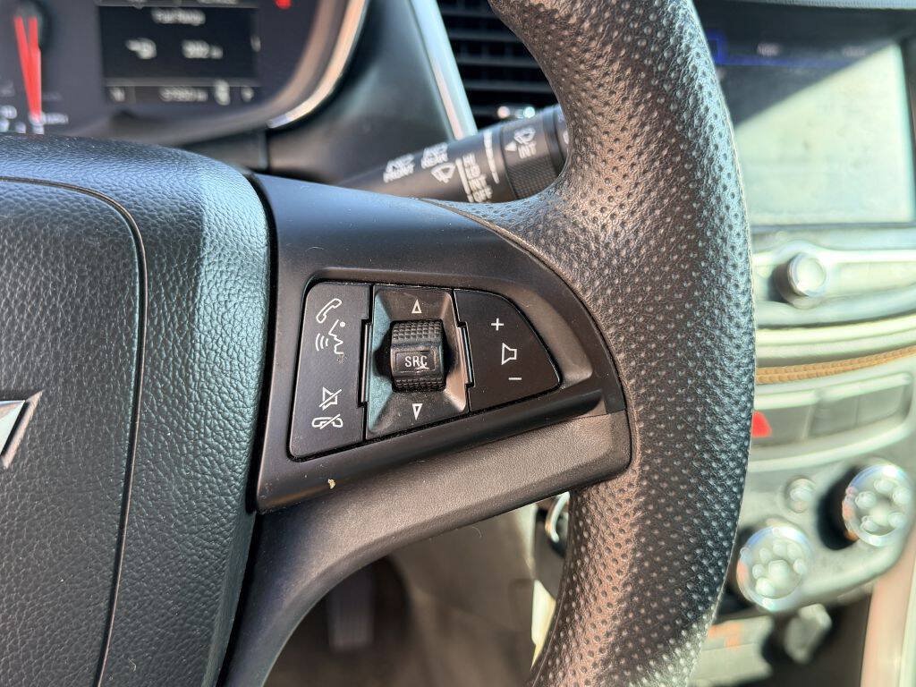 Used 2020 Chevrolet Trax LS FWD image 12