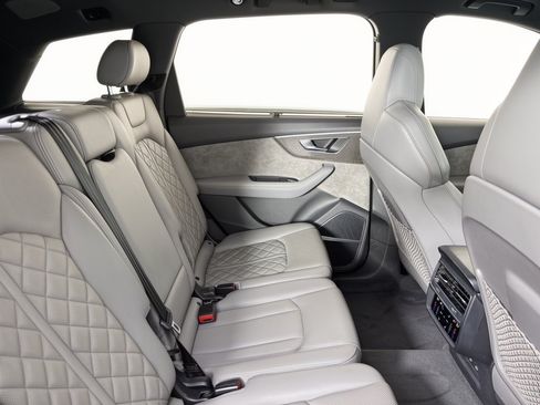 Used 2022 Audi SQ7 Prestige AWD/4WD image 29