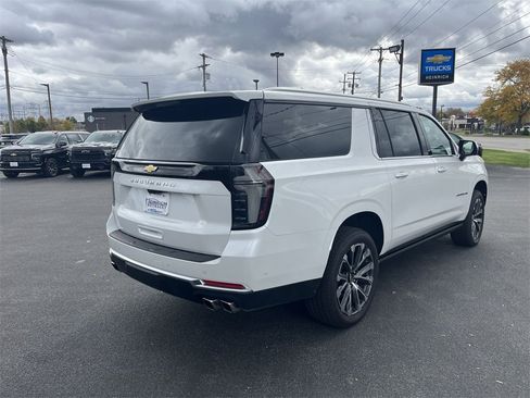 New 2025 Chevrolet Suburban High Country image 4