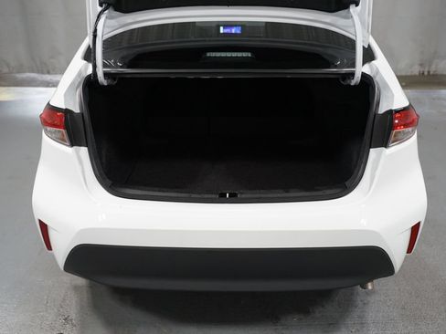 Used 2025 Toyota Corolla LE FWD image 31