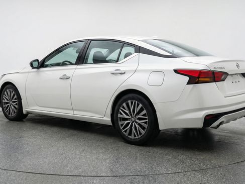 Used 2025 Nissan Altima 2.5 SV FWD image 6