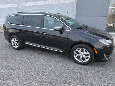 Used 2020 Chrysler Pacifica Limited image 8