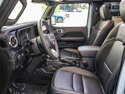 Used 2024 Jeep Wrangler Unlimited Sahara w/ Technology Group AWD/4WD image 17