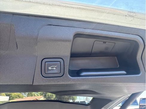 Used 2023 GMC Acadia SLT FWD image 14