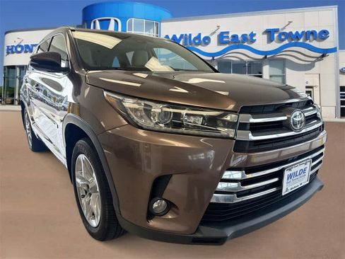 Used 2018 Toyota Highlander Limited image 2