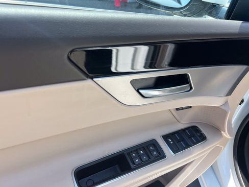 Used 2017 Jaguar XF Prestige RWD image 17