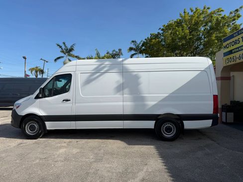 Used 2023 Mercedes-Benz Sprinter 2500 image 2