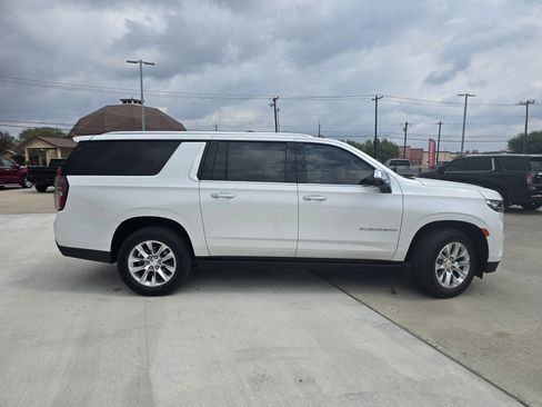 Used 2024 Chevrolet Suburban Premier image 2