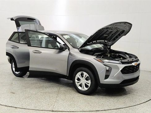 New 2026 Chevrolet Trax LS FWD image 9