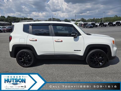 Used 2023 Jeep Renegade Altitude image 5