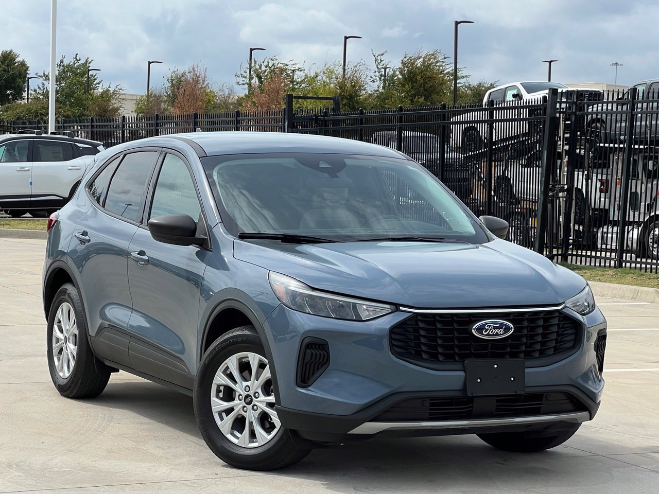 Used 2025 Ford Escape Active w/ Cold Weather Package AWD/4WD image 1