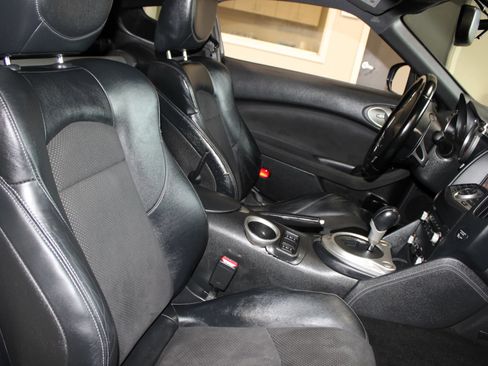 Used 2014 Nissan 370Z Touring w/ Sport Package RWD image 27