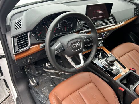 Used 2021 Audi Q5 Premium w/ Convenience Package image 18