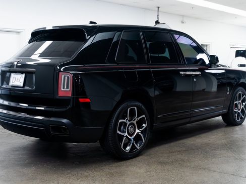 Used 2020 Rolls-Royce Cullinan Black Badge image 6
