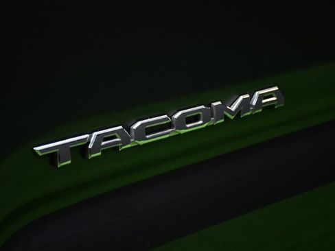 Used 2021 Toyota Tacoma TRD Sport w/ TRD Premium Sport Package AWD/4WD image 3