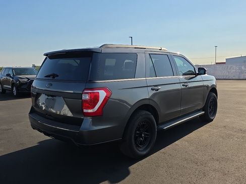 Used 2018 Ford Expedition XLT w/ Equipment Group 202A AWD/4WD image 8
