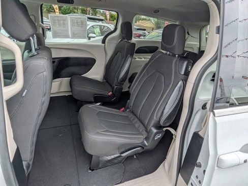 Used 2023 Chrysler Voyager LX FWD image 15