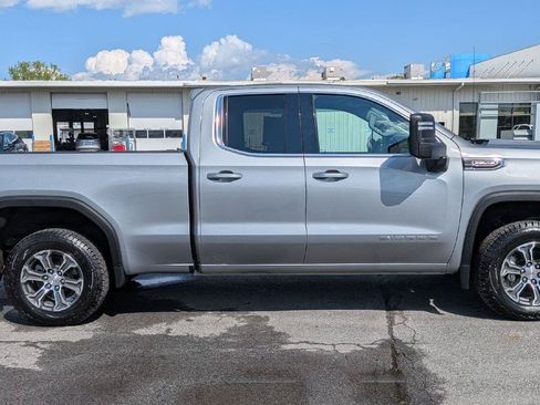 Used 2023 GMC Sierra 1500 SLE w/ X31 Off-Road Package AWD/4WD image 5