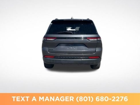 Used 2023 Jeep Grand Cherokee Altitude AWD/4WD image 5