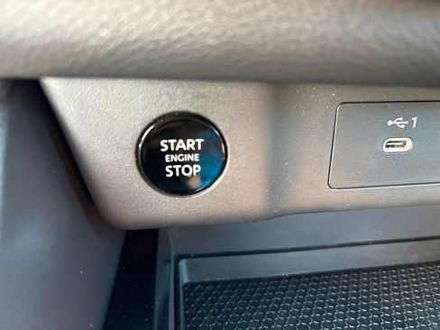 Used 2025 Nissan Rogue S image 27