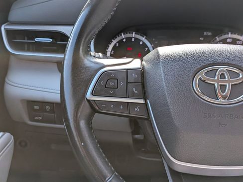 Used 2023 Toyota Highlander XLE AWD/4WD image 14