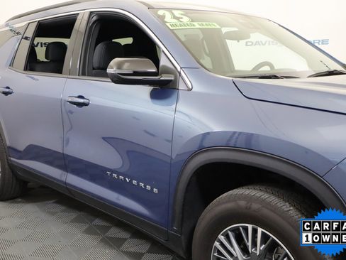 Used 2025 Chevrolet Traverse LT image 4