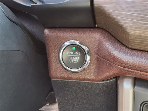 Used 2022 Ford Expedition Limited image 14