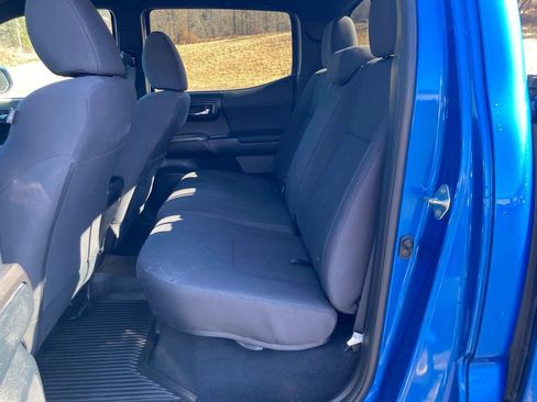 Used 2017 Toyota Tacoma TRD Sport w/ Tow Package (A/T) image 25