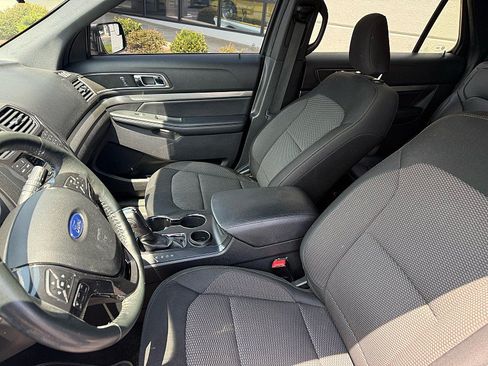 Used 2019 Ford Explorer XLT FWD image 9