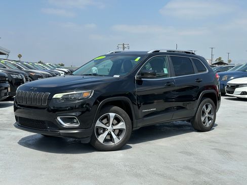 Used 2019 Jeep Cherokee Limited AWD/4WD image 2