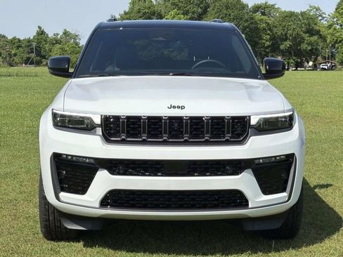 New 2026 Jeep Grand Cherokee Summit AWD/4WD image 3