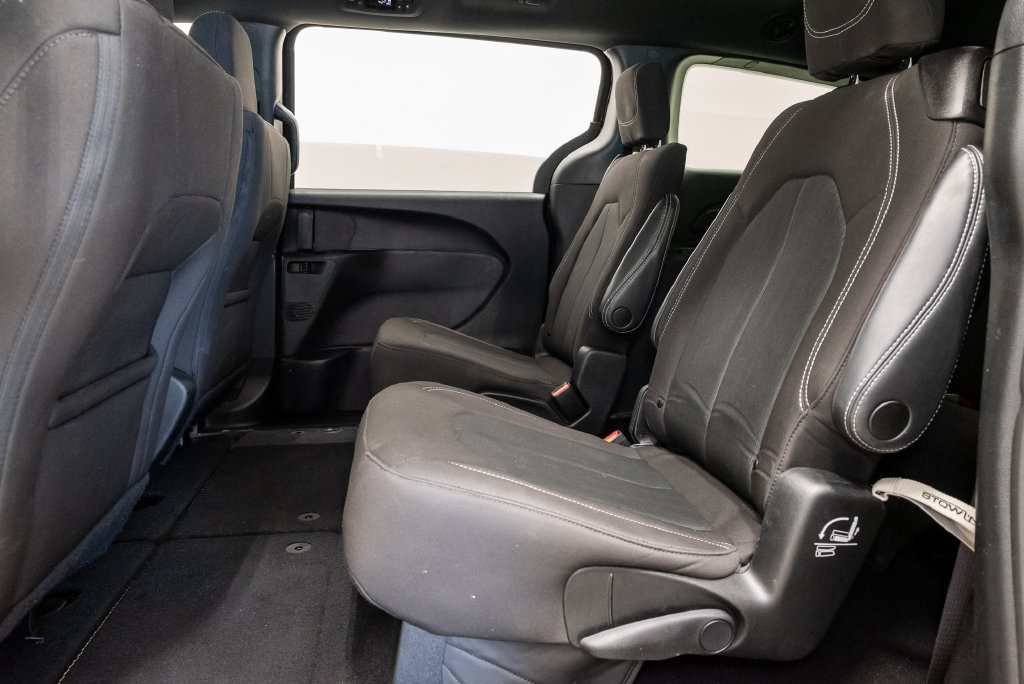 Used 2023 Chrysler Pacifica Touring FWD image 33