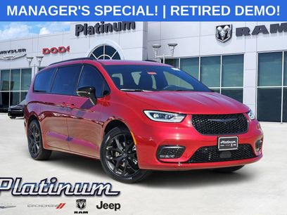 New 2026 Chrysler Pacifica Select w/ S Appearance Package